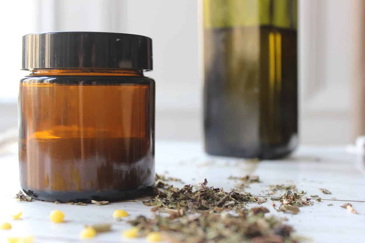 DIY Homemade Comfrey Salve Recipe (Healing Ointment) Documenting